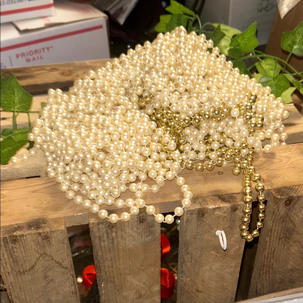 Elegant Pearl and Gold Beaded Necklace